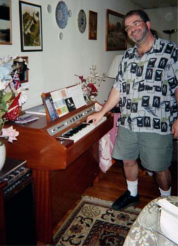 Dave Schwartz checks out Jerry's Mellotron M300
