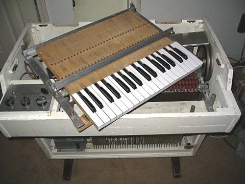 Removing the keyboard and tape take up box cover from the Mellotron