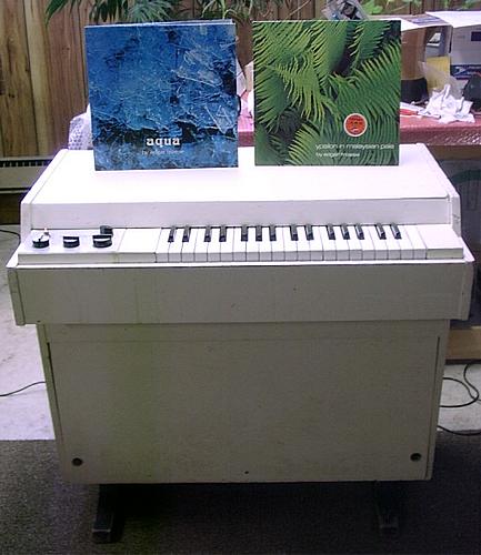 Mellotron M400 #1037